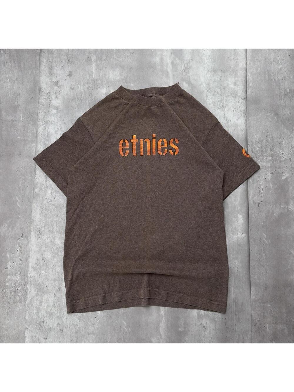 Y2K Brown Etnies Grunge Skater Gothic T-Shirt